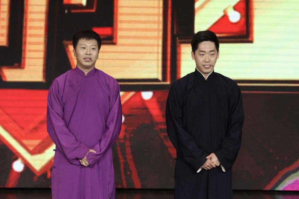 相声演员李丁最大的优点是表演活泼最大的缺点是过于活泼
