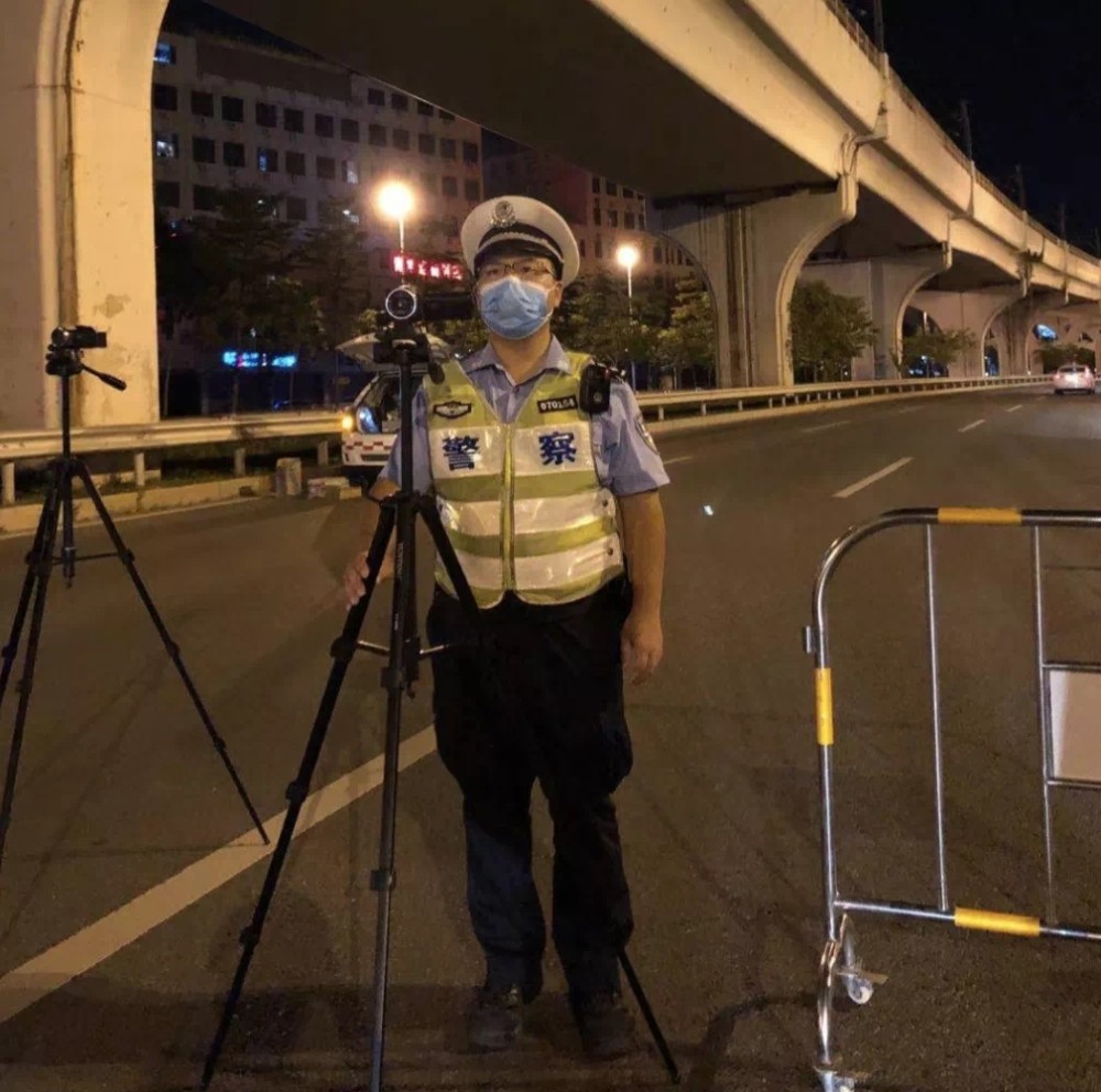 深圳交警黄林峰投身交管一线守护市民平安