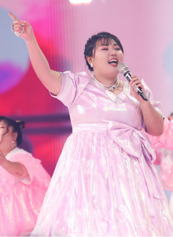 王七七湖南卫视超拼夜献上重量级舞台胖胖惹人爱