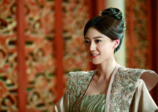 三生三世素锦已经嫁给天君为何还能做夜华的侧妃