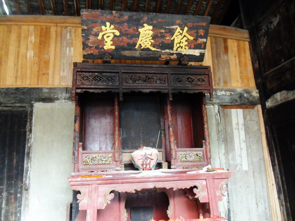 前往大王庙的路上,经过下宅街的屋桥,一座阙姓香火堂和永城大社.