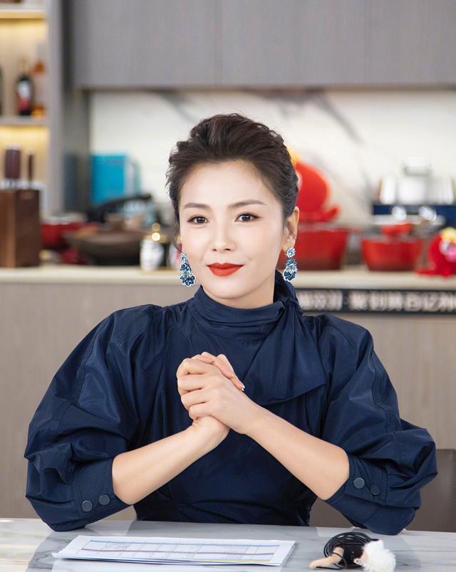 他们俩在结婚时的场面也十分轰动,王珂为了给刘涛难忘的婚礼,花费重金