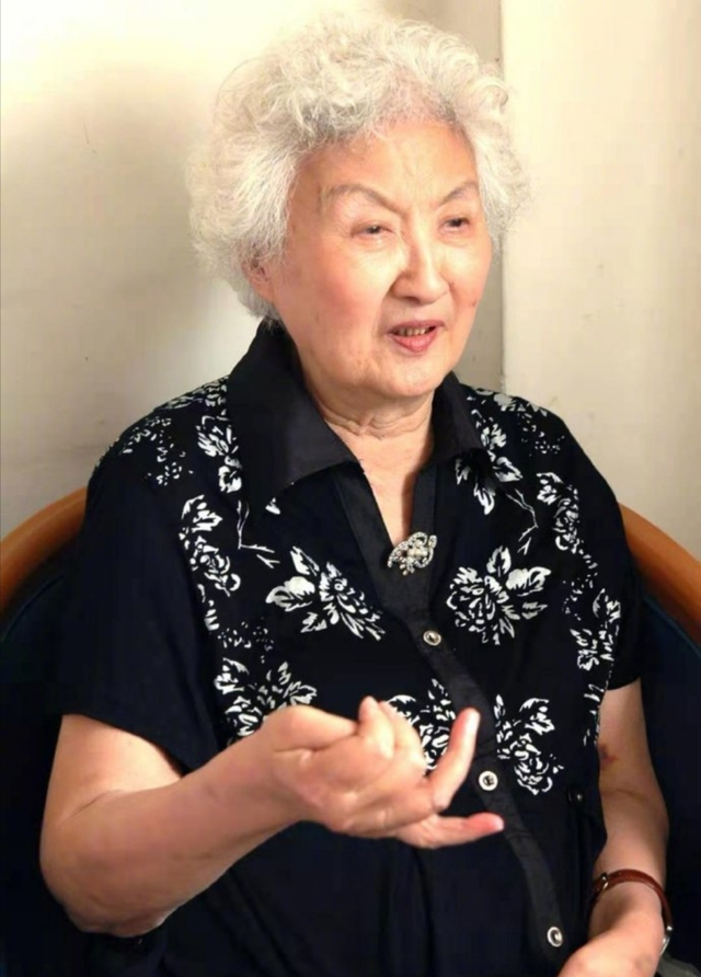 老明星黄宗英病逝年轻时美艳烈火中永生赵丹对她一见钟情