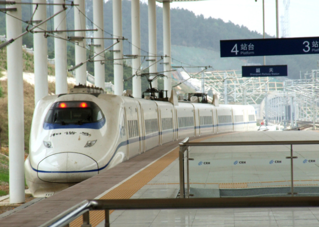 我国正在修建一条高铁途径九个站点坐这条高铁可以大饱眼福