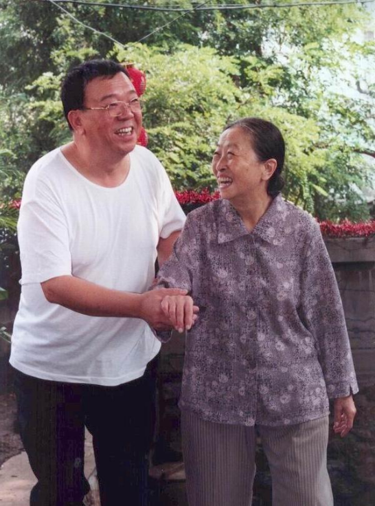 丑娘年轻时是校花原以为是闹着玩看到年轻时照片我闭嘴了