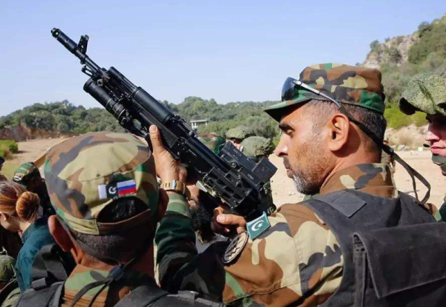 巴铁特种兵硬核伏击现场敌军倒地迅速补枪坚决不留活口