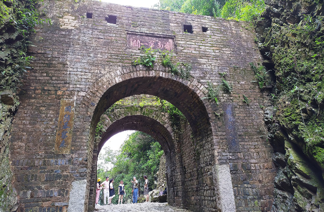 梅关古驿道,中国保存最完好的千年古驿道,古代版的"高速公路"