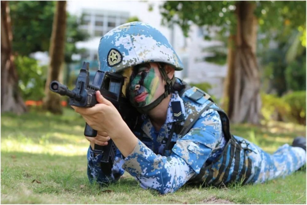 军营女神修炼手册看可盐可甜通信女兵的别样青春