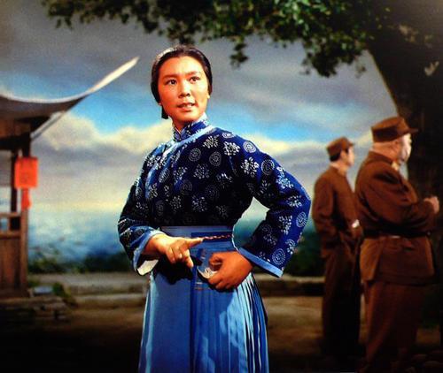 53年前,那个"阿庆嫂"的扮演者洪雪飞,后来命运如何了?_腾讯新闻