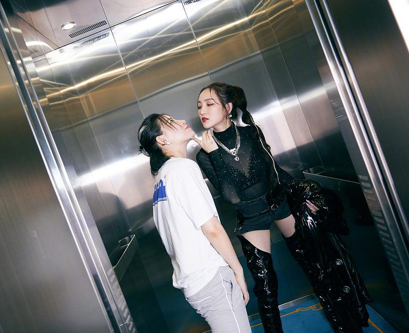 孟佳对李斯丹妮有新称呼,得知原因后,这复杂的关系令人羡慕!_腾讯新闻