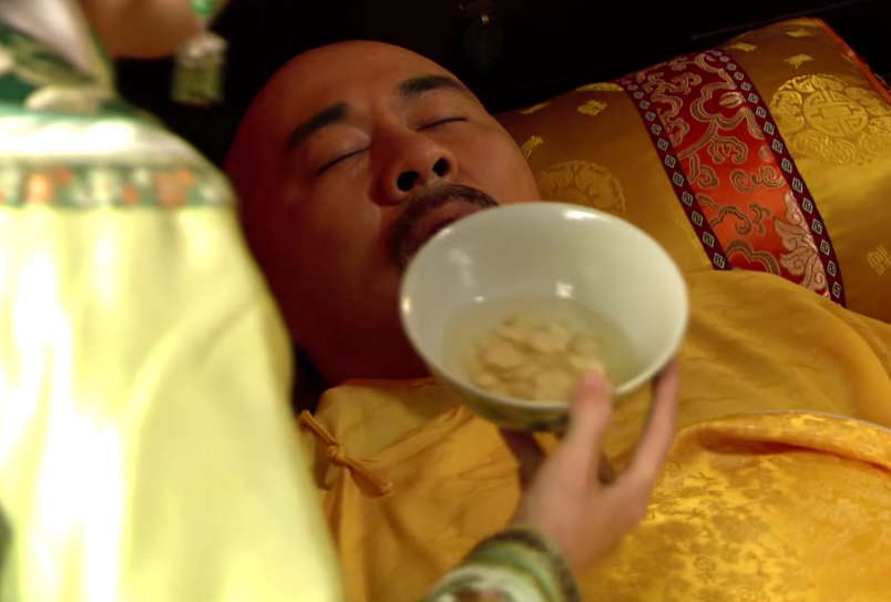 甄嬛传金丹的毒性不大谁注意叶澜依喂皇上喝了什么原来这才是关键