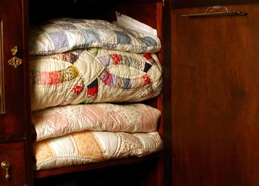 就要调整一下被子 整个睡眠过程比上班还要累 冬天盖被子越厚越好吗?