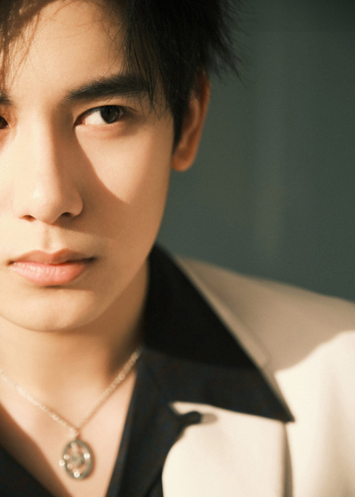 明星壁纸胡先煦