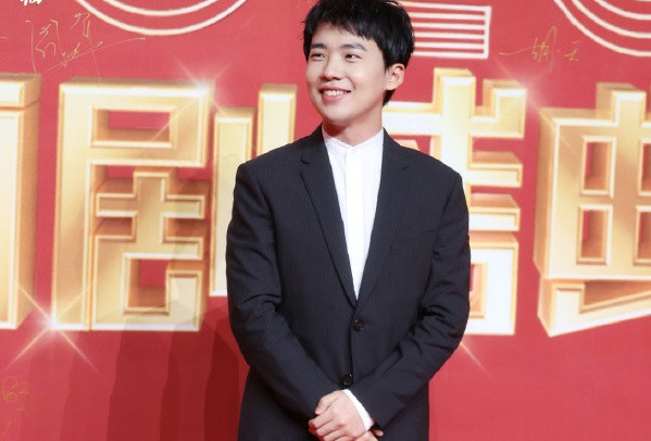 德云社郭麒麟国剧盛典获奖,发言时恳求爸爸郭德纲:别再得罪人了