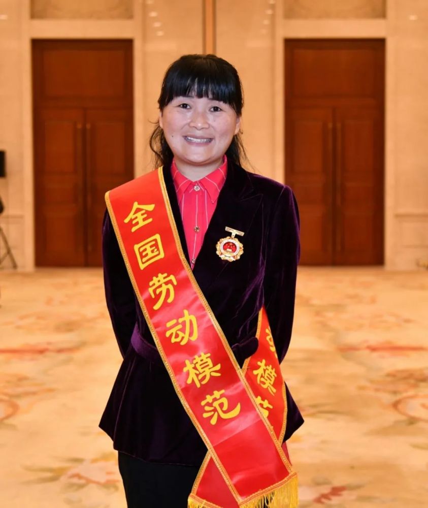 人大代表中的全国劳模风采录丨李承霞:巧裁缝"绣"出真功夫_腾讯新闻