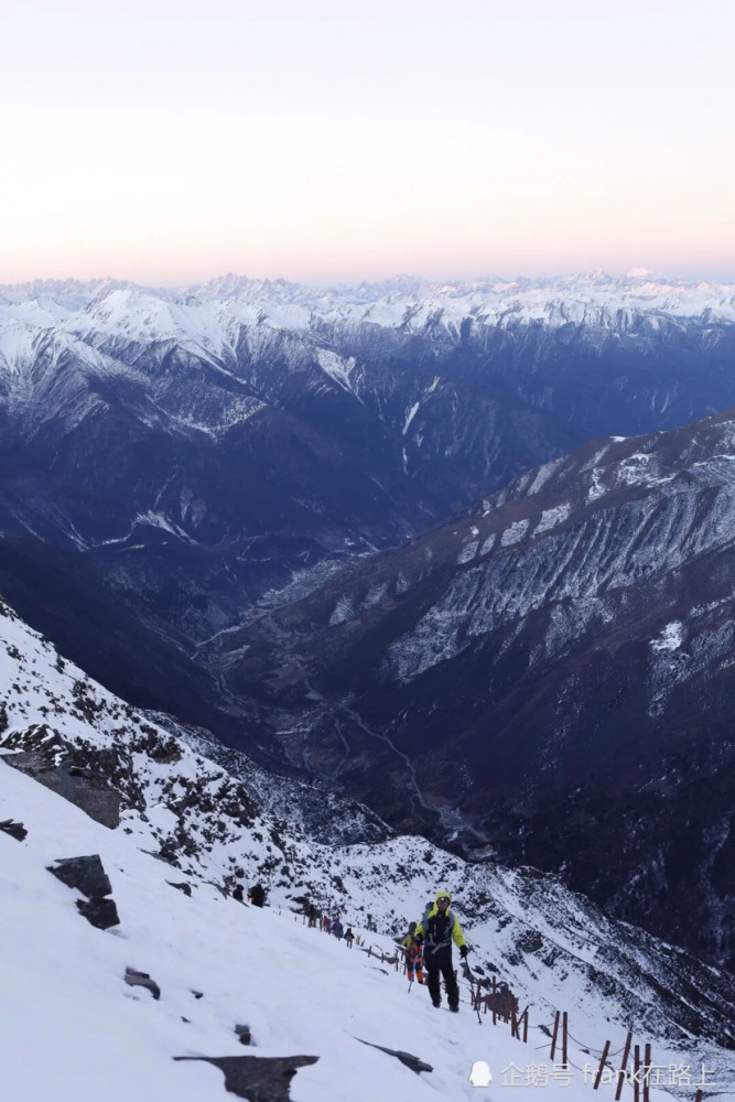 "不是说四姑娘山的大峰穿拖鞋都能登顶吗?