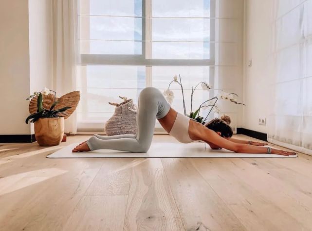 一套减压瑜伽序列,适合所有女性,在家就能练!