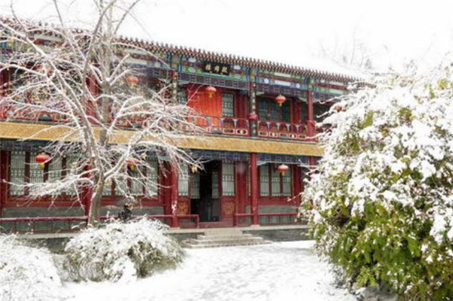 曹雪芹和纳兰性德为什么都刻意保留了早期并不完美的诗词