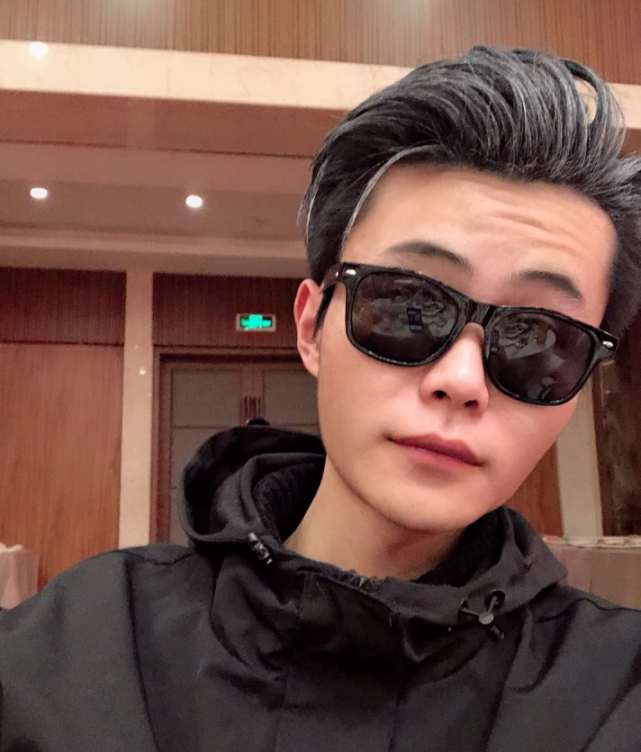 然而,由于泼痞的女朋友苏映水在暗中使坏,不仅让战