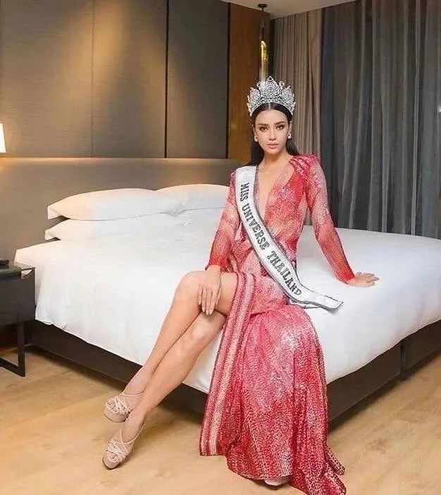 今年的泰国小姐选美冠军,怎么看着有点眼熟?_腾讯新闻
