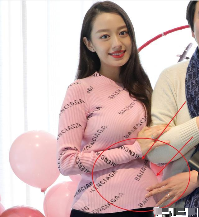 的确,看到吉娜的大肚子,大家都祝福吉娜能顺利产下小宝宝,组建幸福的