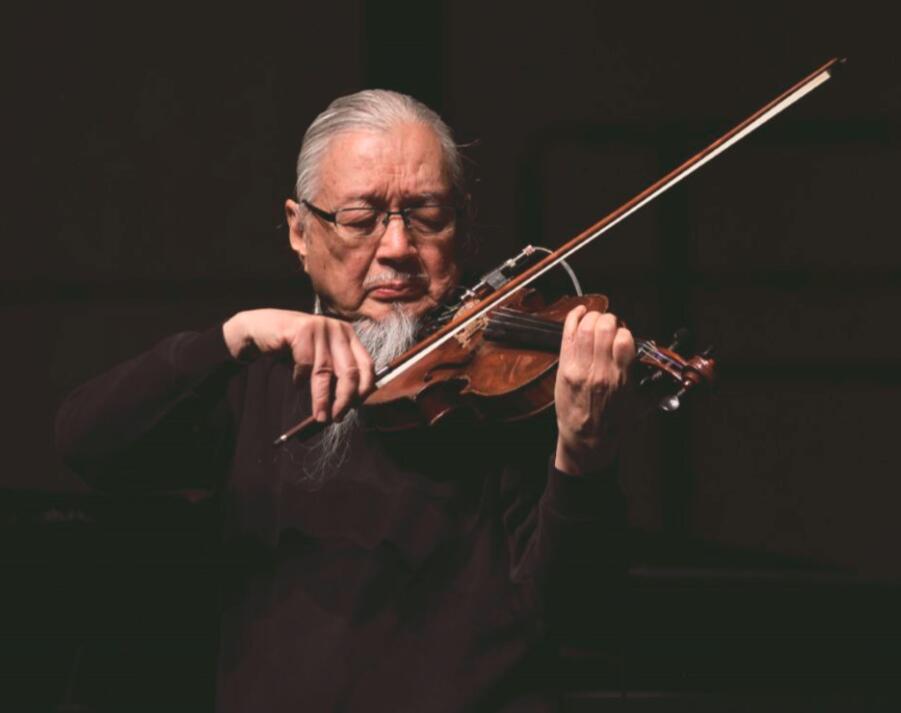 刘德华第一次听到这首歌的时候,还感觉二胡的部分比较土,希望拿掉这一