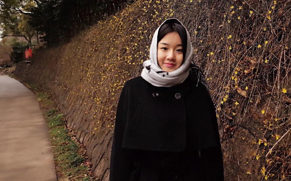 孟非23岁女儿初长成穿黑裙美得优雅又知性甜美形象不输女明星