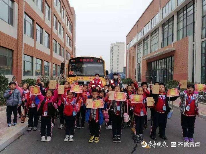 东营区文苑学校与区教育资产运营公司共同打造"行走的课堂"