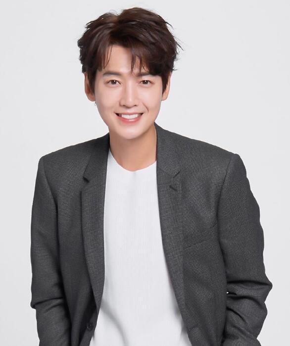 郑敬淏为什么叫郑少女?因为颜值高还是"娘"穿衣服就能看出来啦!_腾讯