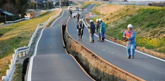 地震后 公路为啥都是从中间裂开 建筑抗震设计规范 马路 地震