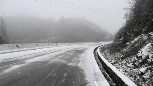 贵州继续发布道路结冰黄色预警省内多条高速路面结冰