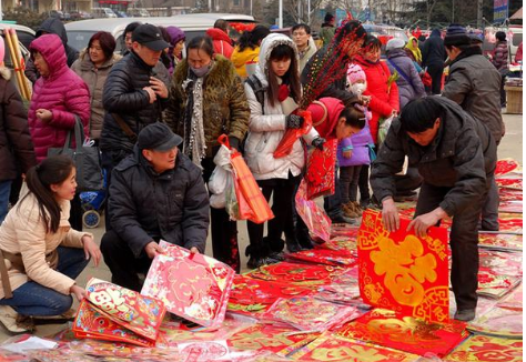 农村"年味"变淡又添一锤,年底集市依旧冷清,都不买年货吗?