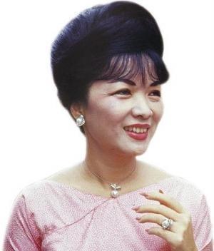 越南总统出访却不带老婆带弟媳她还被称为越南第一夫人