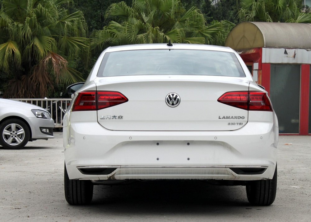 在车辆动力方面,该车搭载了一台大众汽车经典的1.