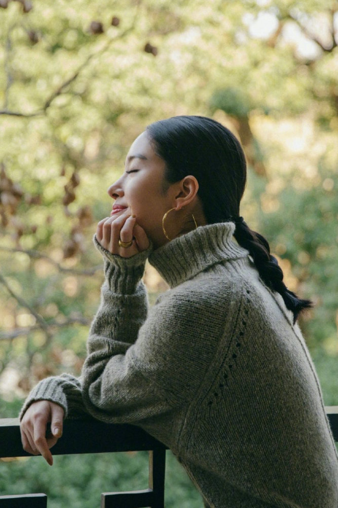 耐看型美女楊採鈺秋冬穿搭針織衫配珠寶溫柔又精緻的女人風美出新境界