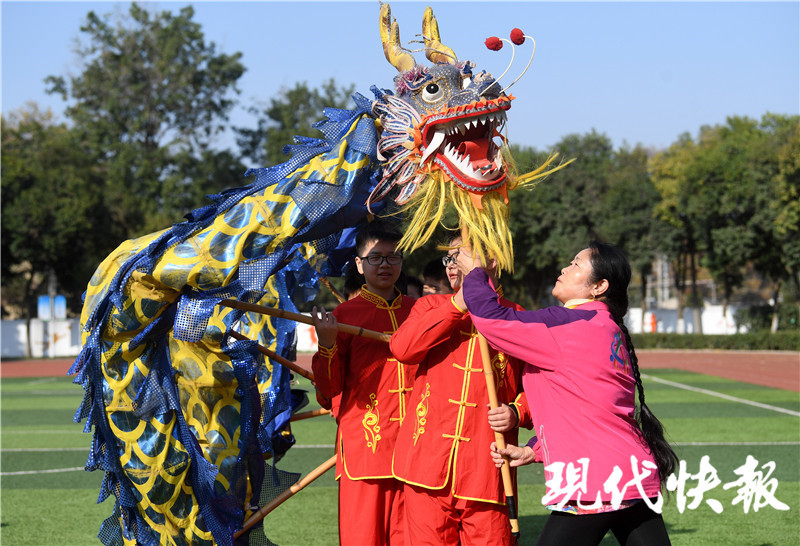 非遺傳承人當導師!南京這群小學生舞龍舞獅太炫了