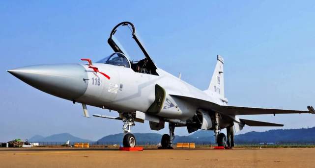 尼日利亚空军第一架枭龙战机曝光二批次枭龙气势国际客户满意
