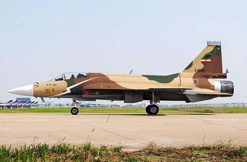 尼日利亚空军第一架枭龙战机曝光,二批次枭龙气势国际客户满意