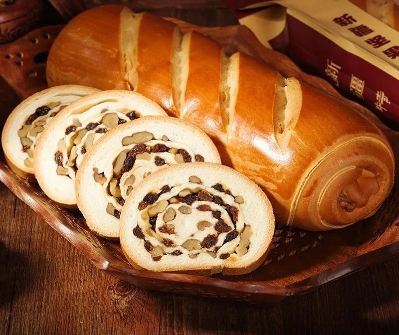 一口咬下去都是果仁的俄式大列巴,给你每天不到1块钱的营养早餐!