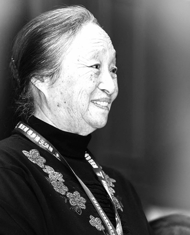 国家一级演员柏青辞世后千人自发到场送别23岁孙子是国人骄傲