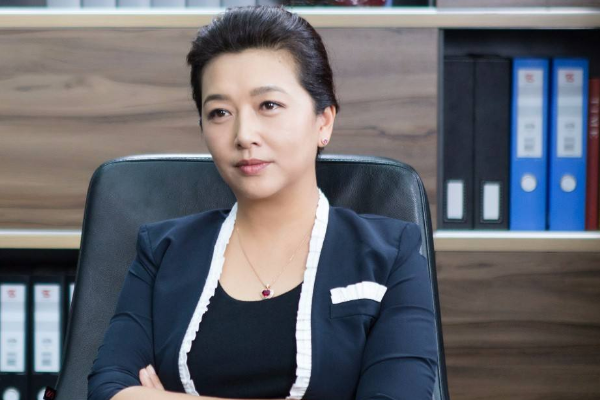 江珊和高曙光并没有成为敌人,他们像朋友一样交流,经常通过电话交换