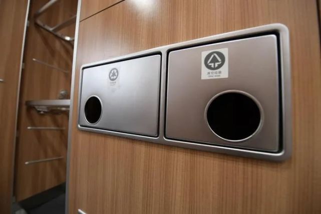 国内首次上线银西高铁蓝暖男列车亮相