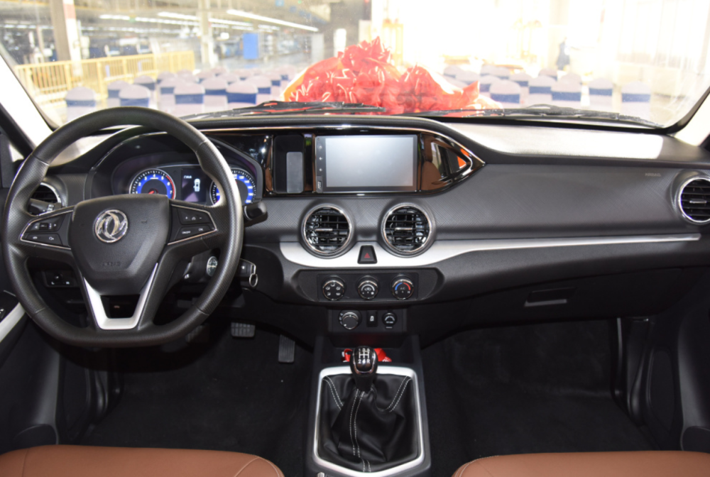 工具皮卡也能很时尚!郑州日产新款锐骐正式下线,内饰豪华