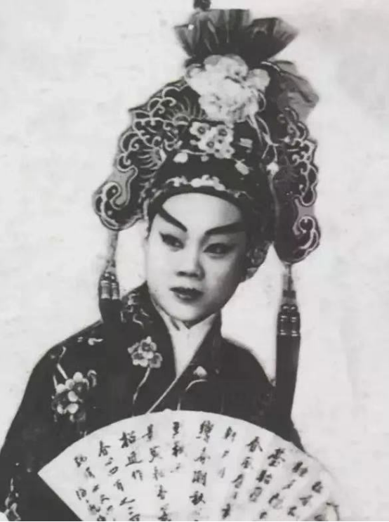 袁雪芬,马樟花1939年演出《梁祝哀史》《梁祝》的故事,伴随着越剧成长