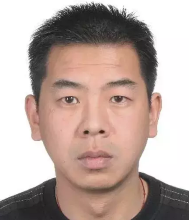 陕西铜川黑老大袁耀辉因1件事3次拘禁对方把人扒了用皮带抽