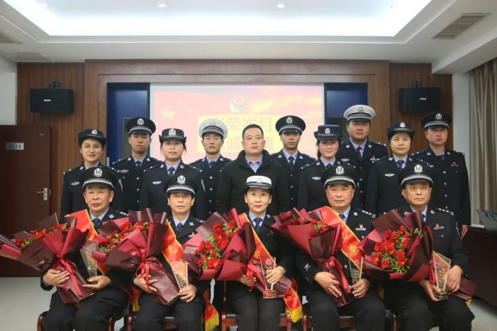 【一线传真】谷城公安:永葆初心不褪色,新老传承铸警魂!_腾讯新闻
