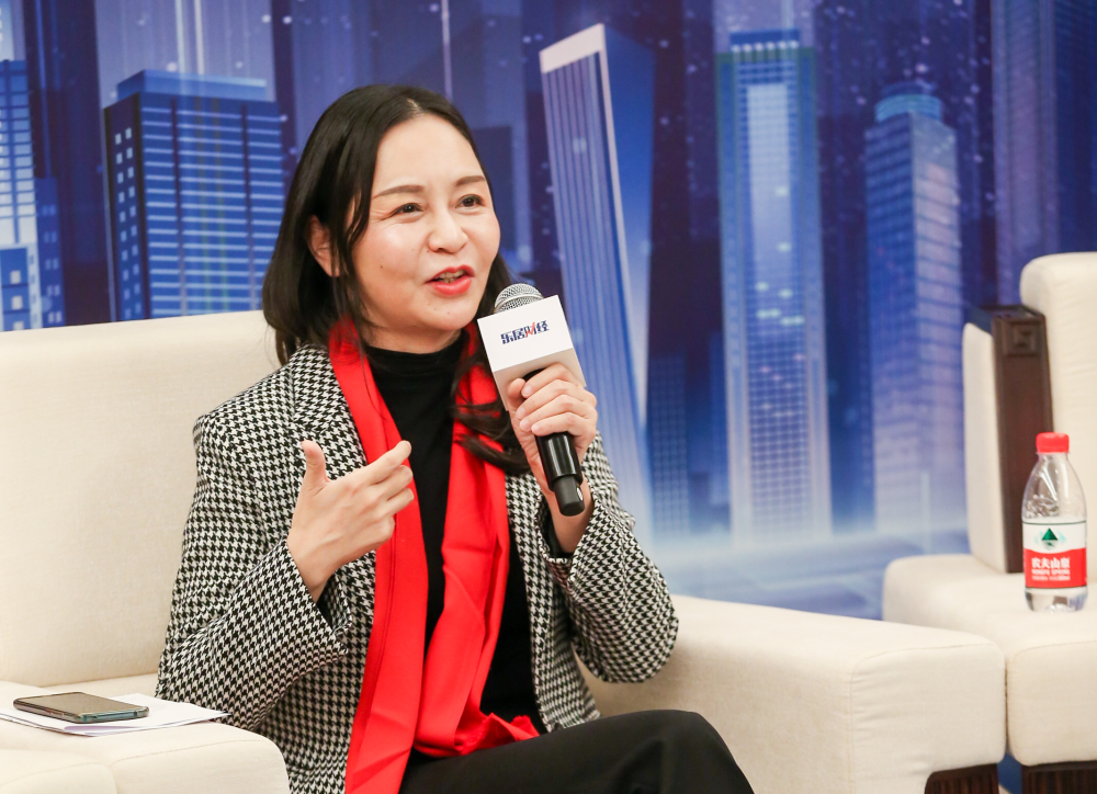 卓越商企服务执行董事兼总经理 郭莹6969精准管理,精细运作,拥抱