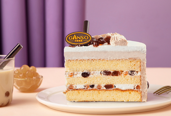 鲜香的奶油搭配着松软的蛋糕胚,中间的夹层里布满厚厚的奶油与q弹可口