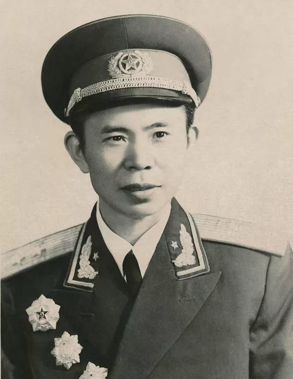 抗日战争中八路军12个团的团长都是谁后来是什么军衔