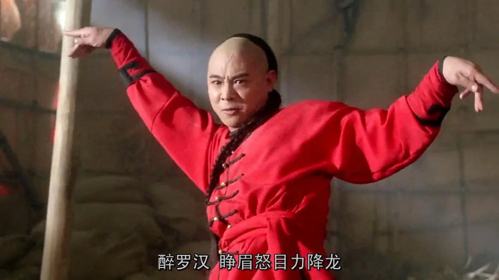 《铁鸡斗蜈蚣》里面黄飞鸿还耍起了醉拳,这不是成龙大哥的"专利"吗?